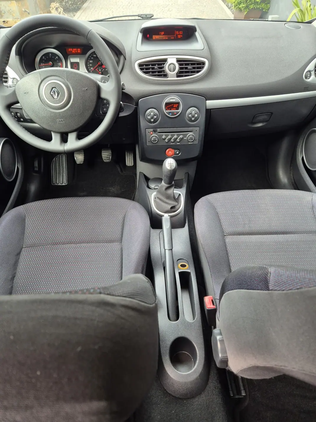 Renault Clio 2006 - 3900 EUR, 233869 km - 233869km - foto 7 de 15