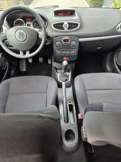 Renault Clio 2006 - 3900 EUR, 233869 km - 233869km - foto 7 de 15