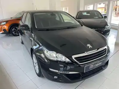 Peugeot 308 2016 - 12900 EUR, 101000 km - AUTO.MOTO.pt - 101000km - foto 4 de 8