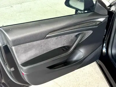 Tesla Model 3 2022 - 35900 EUR, 65444 km - AUTO.MOTO.pt - 65444km - foto 10 de 29
