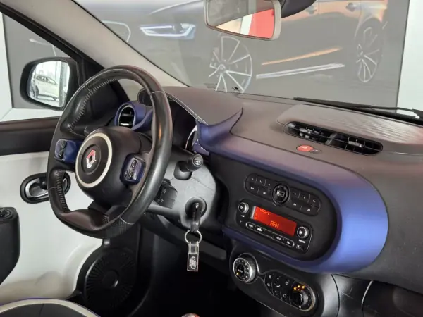 Renault Twingo 2015 - 7500 EUR, 149333 km - 149333km - foto 15 de 20