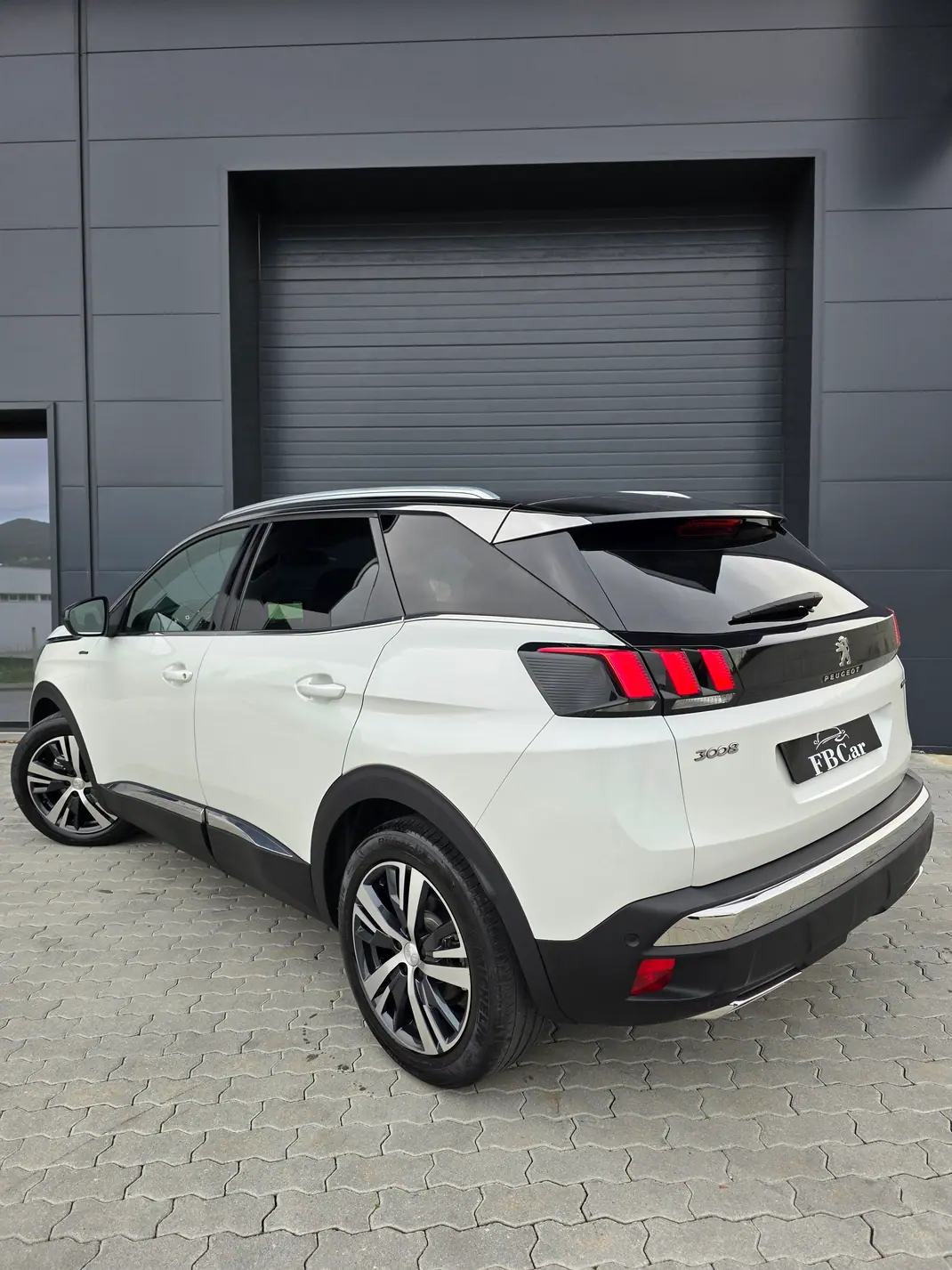 Peugeot 3008 2018 - 22290 EUR, 95000 km - AUTO.MOTO.pt - 95000km - foto 6 de 10
