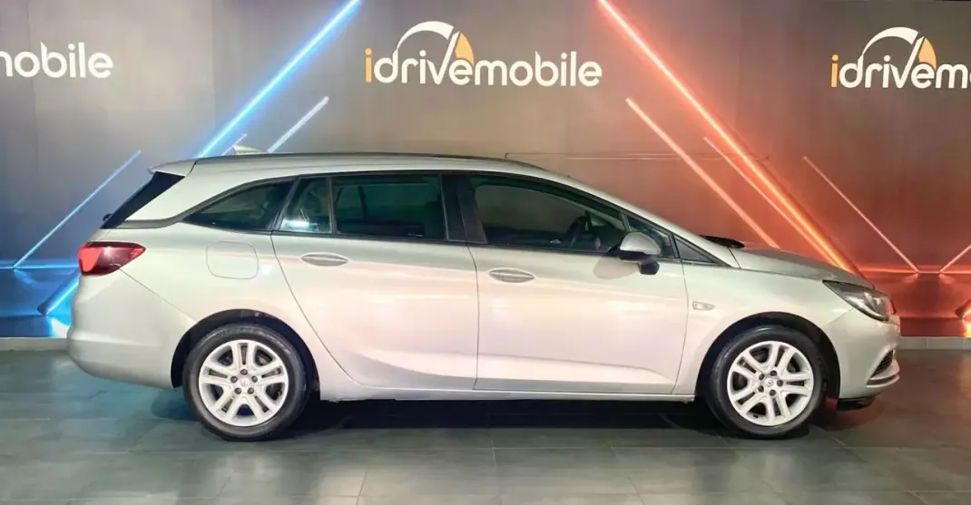 Opel Astra Sports Tourer 2018 - 8900 EUR, 209352 km - AUTO.MOTO.pt - 209352km - foto 13 de 22