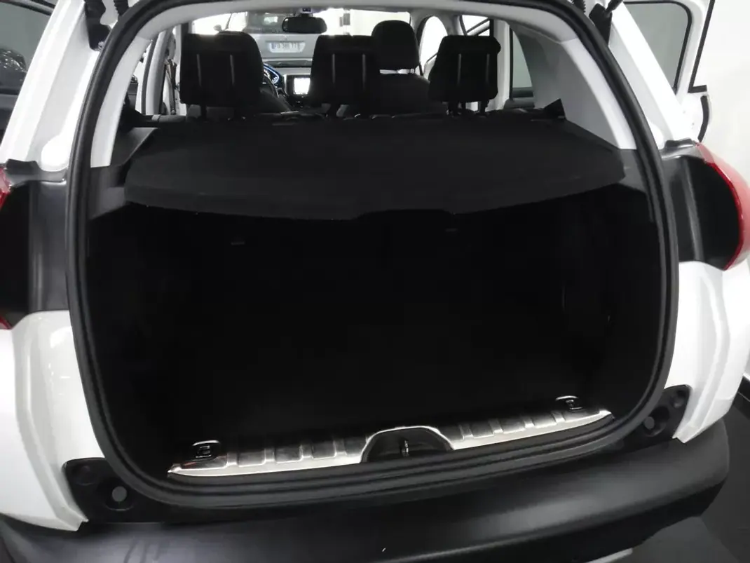 Peugeot 2008 2019 - 11250 EUR, 90000 km - AUTO.MOTO.pt - 90000km - foto 22 de 32