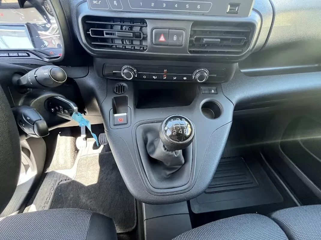 Toyota PROACE CITY 1.5D 100cv EXCLUIVE 2020 - 16450 EUR, 62000 km - AUTO.MOTO.pt - 62000km - foto 16 de 35