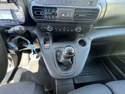 Toyota PROACE CITY 1.5D 100cv EXCLUIVE 2020 - 16450 EUR, 62000 km - AUTO.MOTO.pt - 62000km - foto 16 de 35