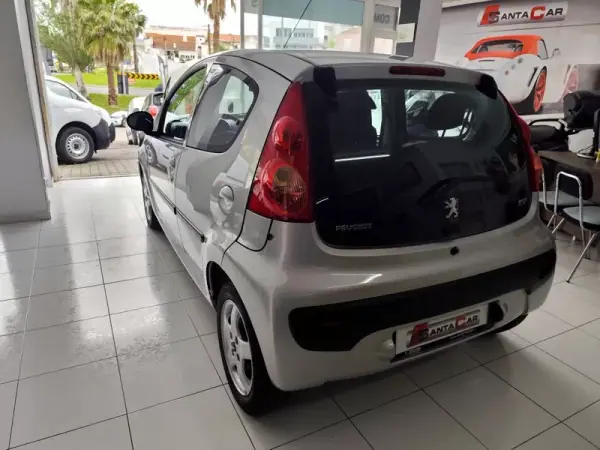 Peugeot 107 2011 - 5980 EUR, 84000 km - AUTO.MOTO.pt - 84000km - foto 9 de 21