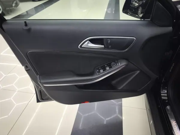 Mercedes-Benz GLA 200 2014 - 22950 EUR, 245585 km - AUTO.MOTO.pt - 245585km - foto 21 de 45