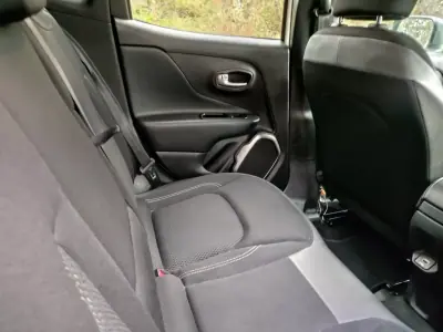 Jeep Renegade 2019 - 15900 EUR, 96500 km - AUTO.MOTO.pt - 96500km - foto 13 de 17
