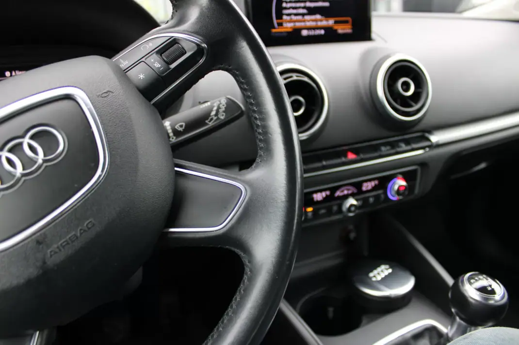 Audi A3 Sportback 2014 - 10900 EUR, 183539 km - AUTO.MOTO.pt - 183539km - foto 10 de 19