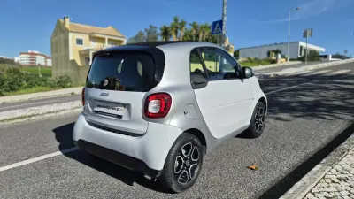 Smart Fortwo Cabrio 2018 - 12480 EUR, 70000 km - AUTO.MOTO.pt - 70000km - foto 12 de 17