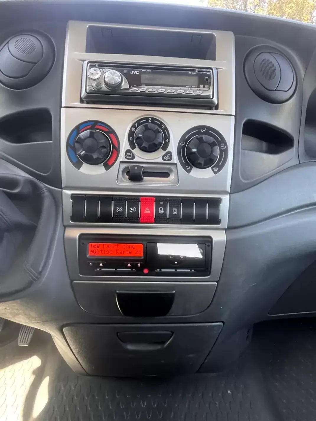 Iveco 2010 - 13250 EUR, 123000 km - AUTO.MOTO.pt - 123000km - foto 11 de 11