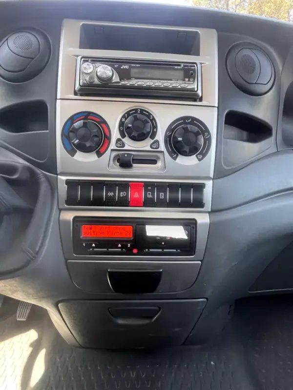 Iveco 2010 - 13250 EUR, 123000 km - AUTO.MOTO.pt - 123000km - foto 11 de 11