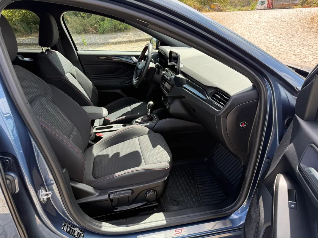 Ford Focus SW 2019 - 15500 EUR, 56000 km - AUTO.MOTO.pt - 56000km - foto 7 de 11