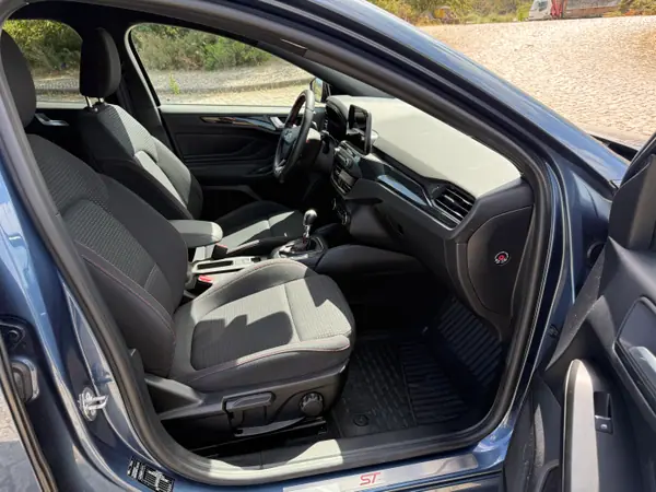 Ford Focus SW 2019 - 13500 EUR, 56000 km - AUTO.MOTO.pt - 56000km - foto 7 de 11