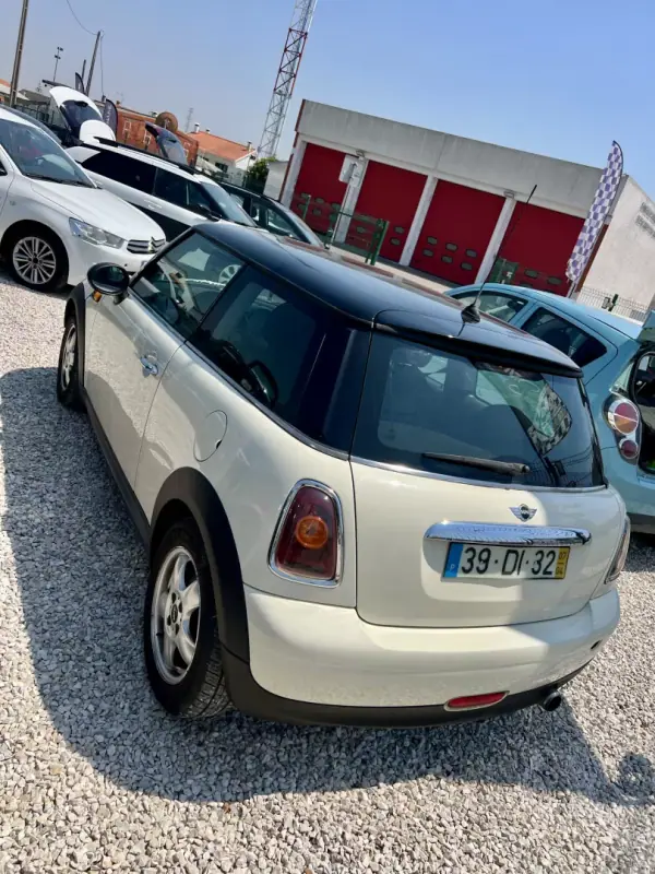 MINI Cooper 2007 - 7399 EUR, 148000 km - AUTO.MOTO.pt - 148000km - foto 4 de 8