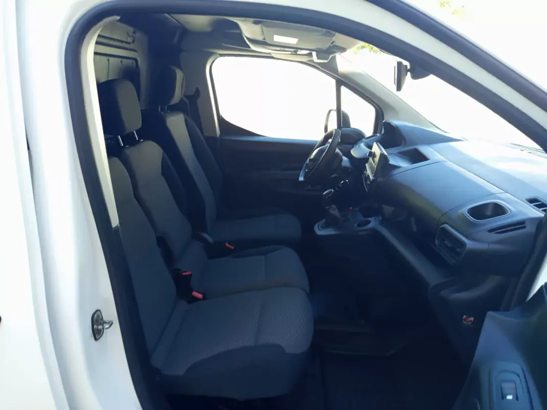 Peugeot Partner 2019 - 11490 EUR, 130000 km - 130000km - foto 11 de 17
