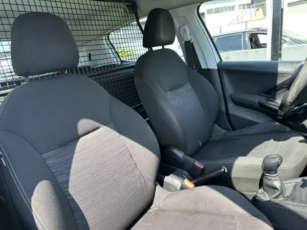 Peugeot 2015 - 6900 EUR, 230000 km - AUTO.MOTO.pt - 230000km - foto 37 de 40