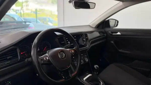 Volkswagen T-Roc 2019 - 14490 EUR, 175696 km - AUTO.MOTO.pt - 175696km - foto 17 de 25