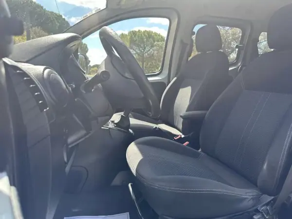 Fiat Qubo 2014 - 5700 EUR, 215000 km - AUTO.MOTO.pt - 215000km - foto 6 de 8