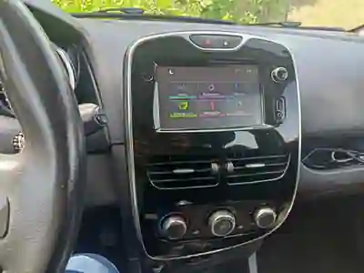 Renault Clio 2015 - 5050 EUR, 248250 km - AUTO.MOTO.pt - 248250km - foto 4 de 5