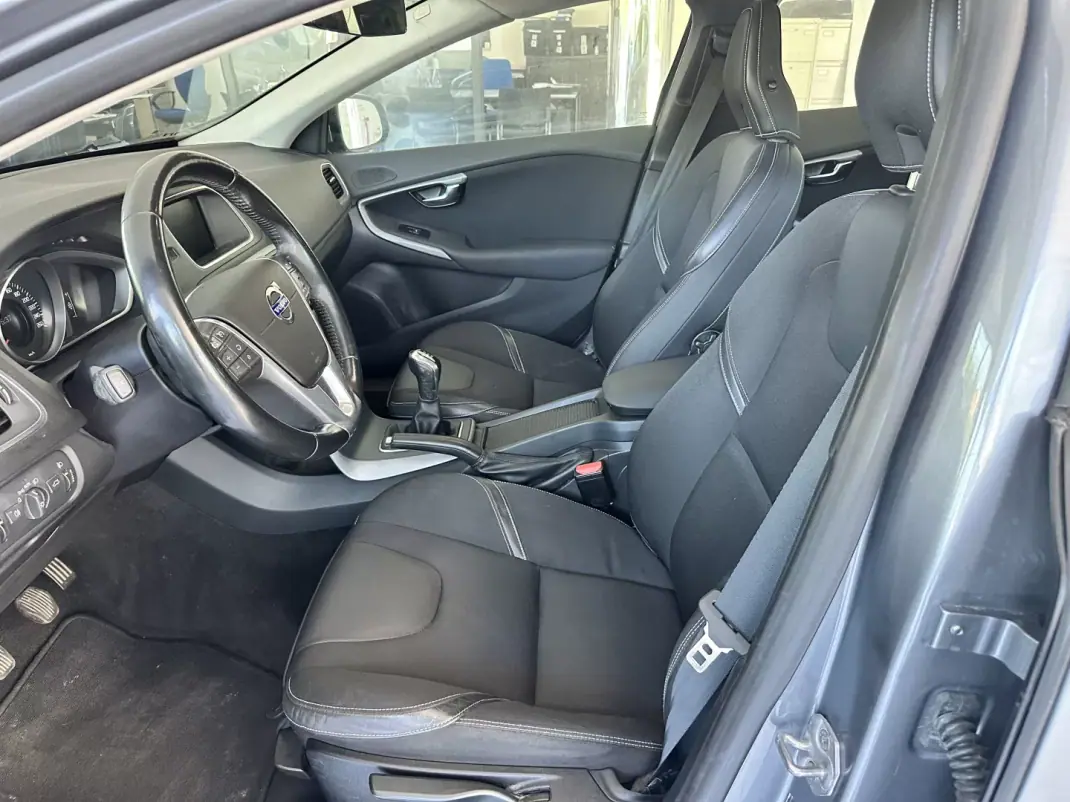 Volvo V40 2014 - 9840 EUR, 209700 km - 209700km - foto 9 de 23