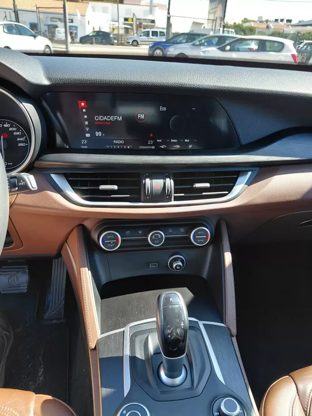 Alfa Romeo Stelvio 2018 - 24900 EUR, 160000 km - 160000km - foto 6 de 14