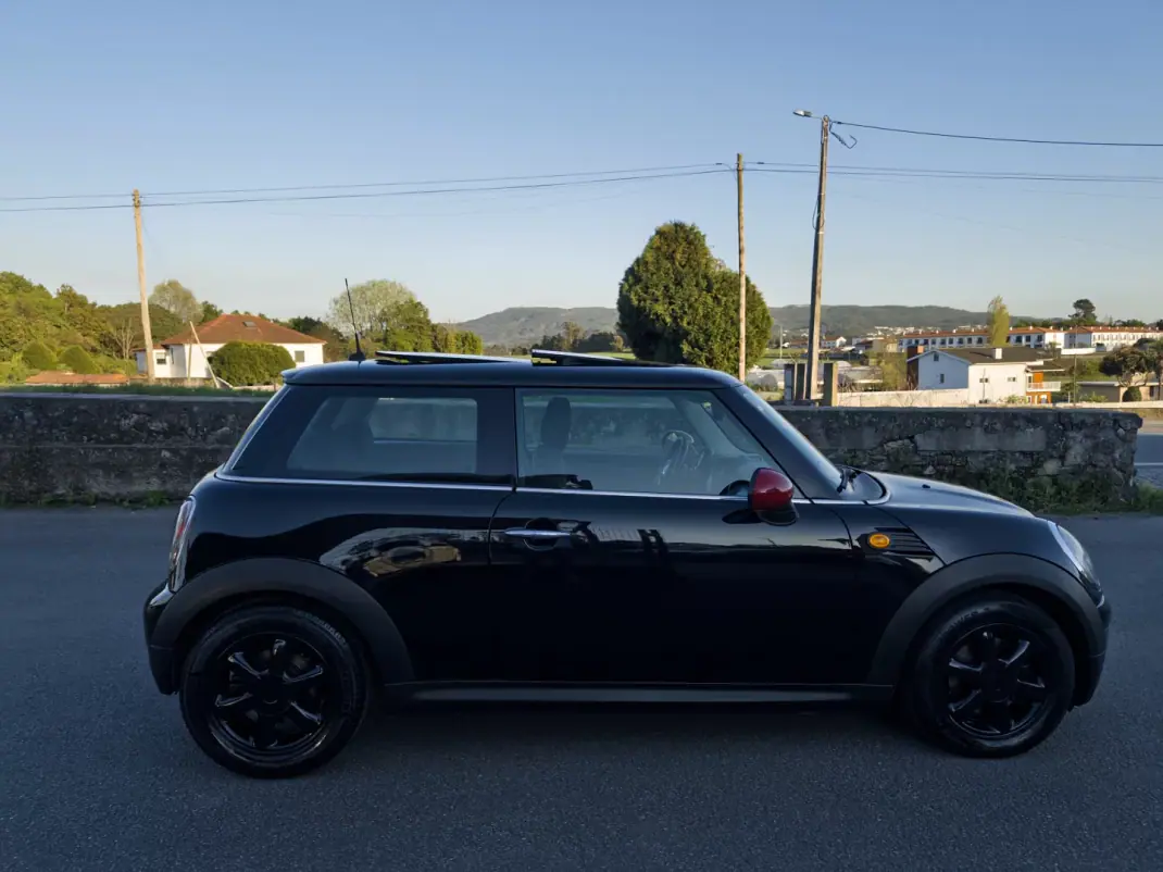 MINI 3 Portas 2010 - 7990 EUR, 265000 km - AUTO.MOTO.pt - 265000km - foto 8 de 32