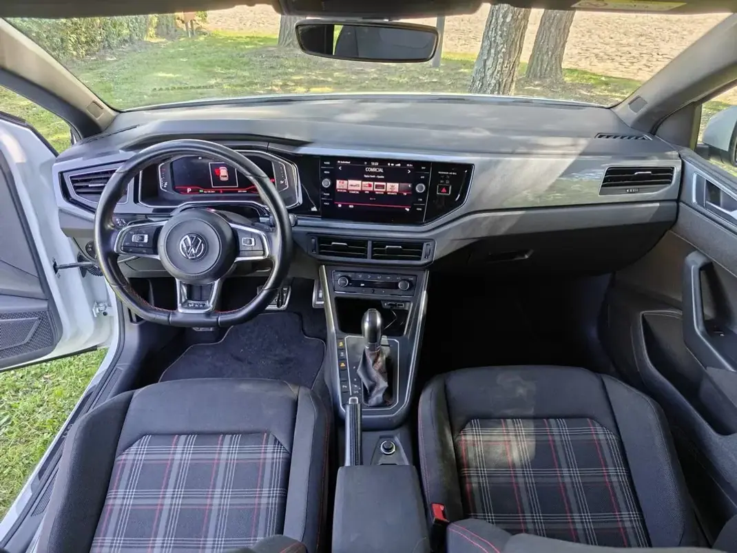 Volkswagen Polo 2018 - 24490 EUR, 59000 km - AUTO.MOTO.pt - 59000km - foto 21 de 50