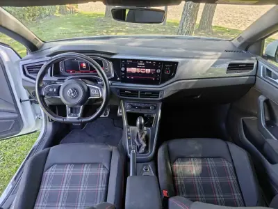 Volkswagen Polo 2018 - 24490 EUR, 59000 km - AUTO.MOTO.pt - 59000km - foto 21 de 50