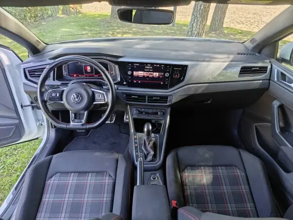 Volkswagen Polo 2018 - 23990 EUR, 59000 km - AUTO.MOTO.pt - 59000km - foto 21 de 50