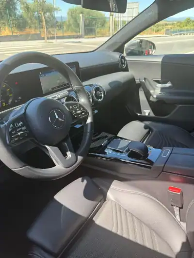Mercedes-Benz A 180 2018 - 23990 EUR, 100350 km - AUTO.MOTO.pt - 100350km - foto 25 de 31