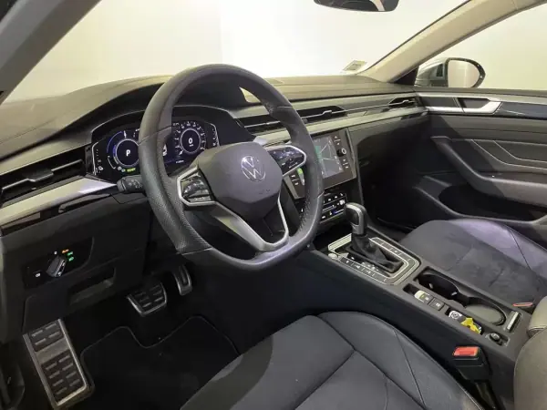 Volkswagen Arteon Shooting Brake 2021 - 27950 EUR, 91000 km - AUTO.MOTO.pt - 91000km - foto 13 de 41