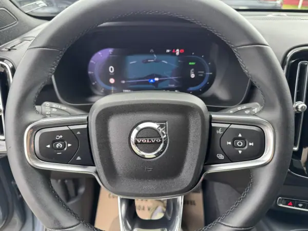 Volvo C40 2022 - 31900 EUR, 60000 km - AUTO.MOTO.pt - 60000km - foto 34 de 50