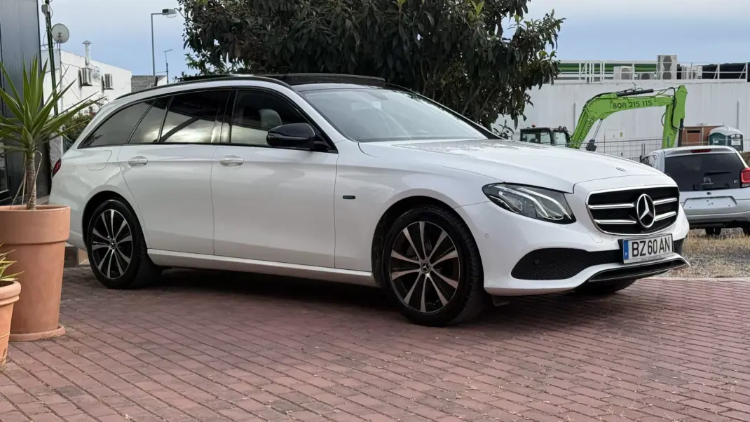 Mercedes-Benz E 300 2019 - 26990 EUR, 147000 km - AUTO.MOTO.pt - 147000km - foto 15 de 41