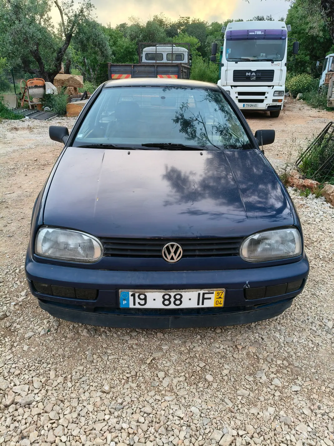 Volkswagen Golf 1997 - 1100 EUR, 230 km - AUTO.MOTO.pt - 230km - foto 2 de 3