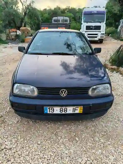 Volkswagen Golf 1997 - 1100 EUR, 230 km - AUTO.MOTO.pt - 230km - foto 2 de 3