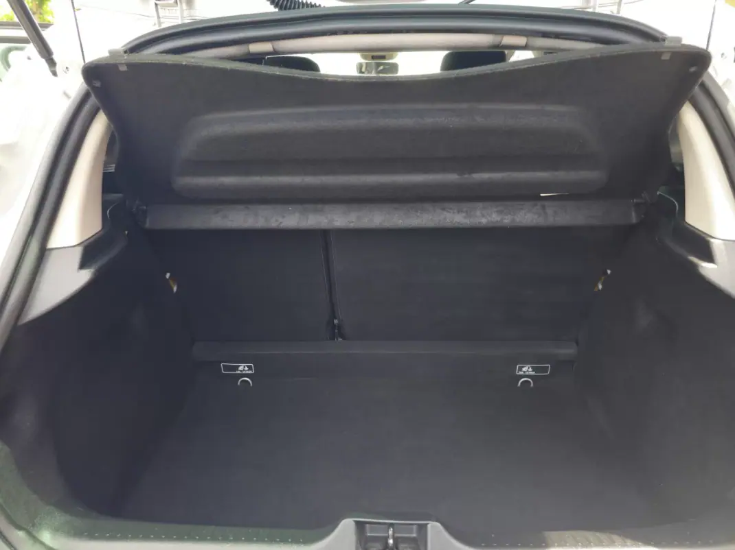Renault Clio 2018 - 11990 EUR, 94000 km - AUTO.MOTO.pt - 94000km - foto 13 de 14
