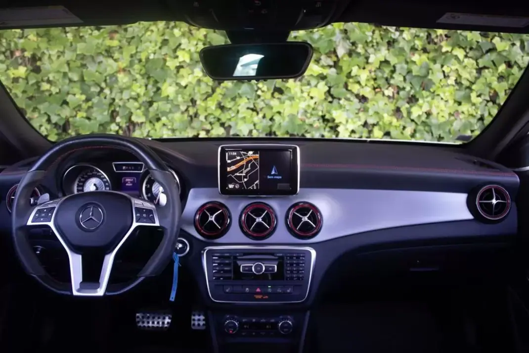 Mercedes-Benz GLA 45 AMG 2015 - 34900 EUR, 49200 km - AUTO.MOTO.pt - 49200km - foto 15 de 20