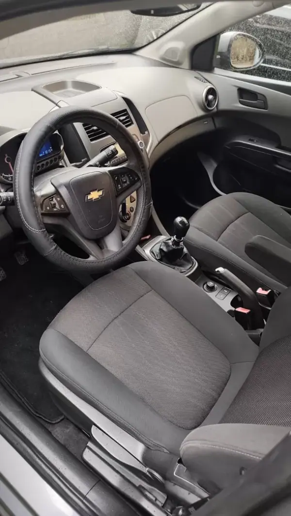 Chevrolet Aveo 2012 - 3990 EUR, 200000 km - AUTO.MOTO.pt - 200000km - foto 7 de 13