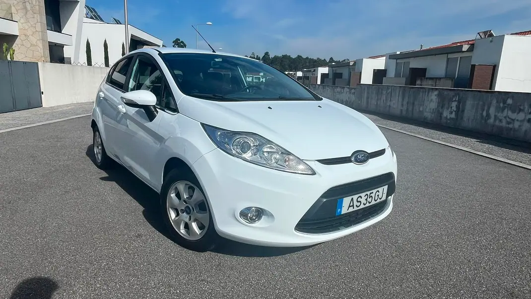 Ford Fiesta 2013 - 7450 EUR, 175000 km - AUTO.MOTO.pt - 175000km - foto 12 de 14