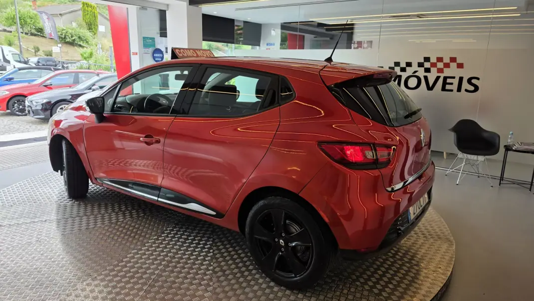Renault Clio 2014 - 7900 EUR, 194340 km - AUTO.MOTO.pt - 194340km - foto 18 de 47