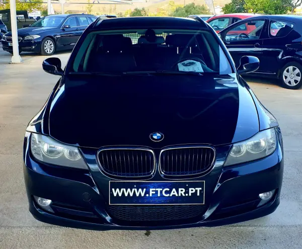 BMW 318 2012 - 11490 EUR, 222729 km - AUTO.MOTO.pt - 222729km - foto 2 de 43