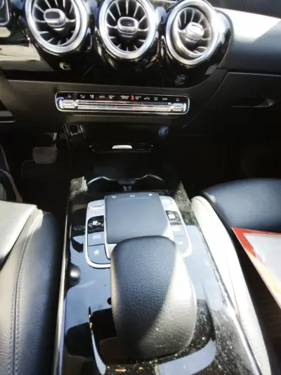 Mercedes-Benz A 180 Limousine 2019 - 21900 EUR, 158320 km - AUTO.MOTO.pt - 158320km - foto 4 de 14