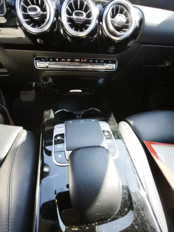 Mercedes-Benz A 180 Limousine 2019 - 21900 EUR, 158320 km - AUTO.MOTO.pt - 158320km - foto 4 de 14