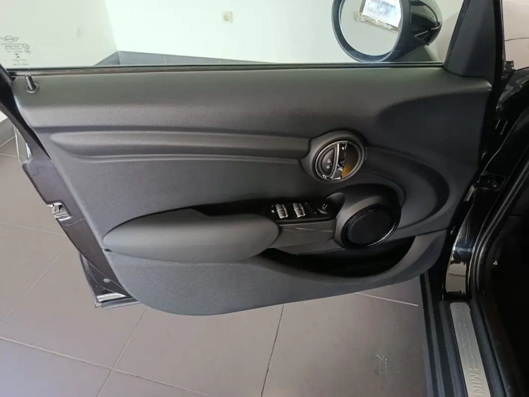 MINI Cooper 2019 - 16200 EUR, 80000 km - 80000km - foto 30 de 52