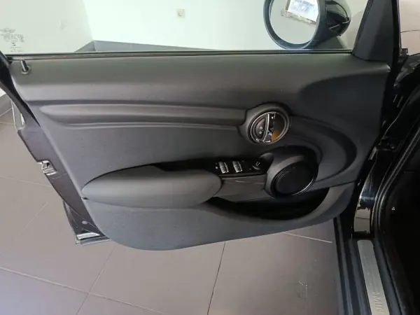 MINI Cooper 2019 - 16500 EUR, 80000 km - AUTO.MOTO.pt - 80000km - foto 30 de 52