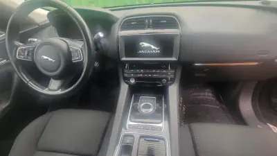 Jaguar F-Pace 2018 - 37990 EUR, 86000 km - AUTO.MOTO.pt - 86000km - foto 11 de 31