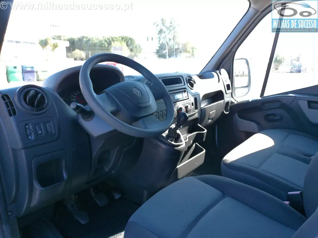 Renault 2017 - 16750 EUR, 185000 km - AUTO.MOTO.pt - 185000km - foto 8 de 21