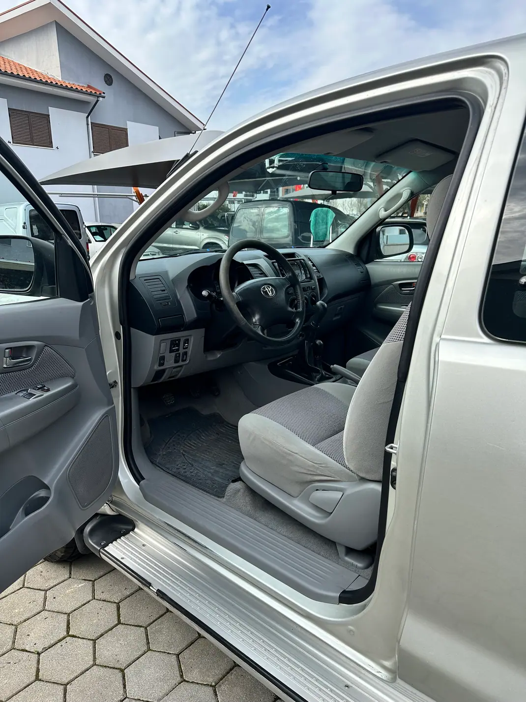 Toyota Hilux 2010 - 24000 EUR, 190115 km - AUTO.MOTO.pt - 190115km - foto 3 de 10